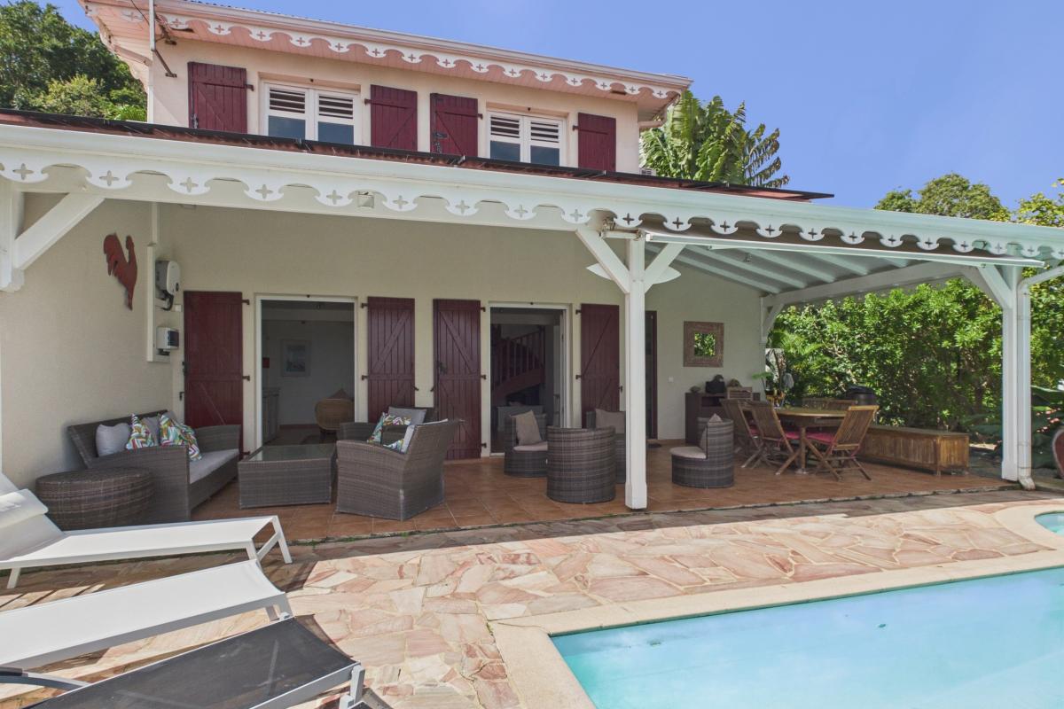 Location villa 6 personnes martinique vue complète terrasse piscine